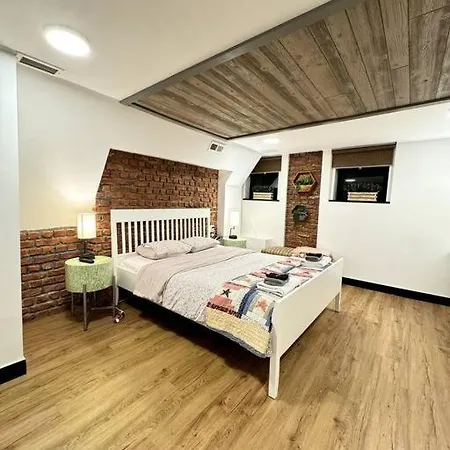 Unique Charm Studio Lincoln Park